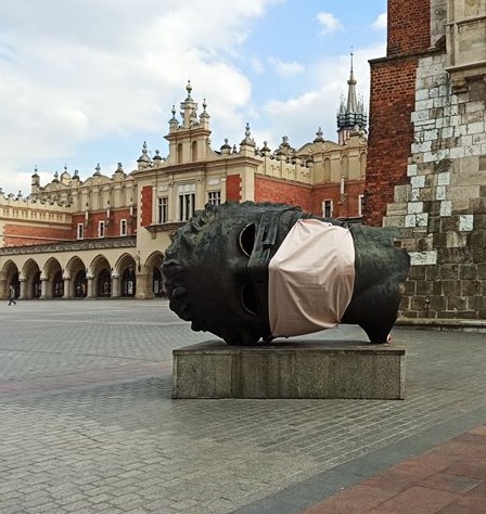 Maseczka nadal potrzebna
