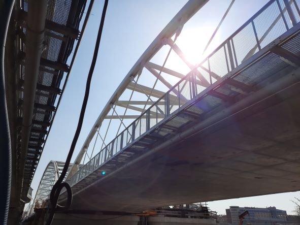 Tak idzie budowa mostów kolejowych na Wiśle