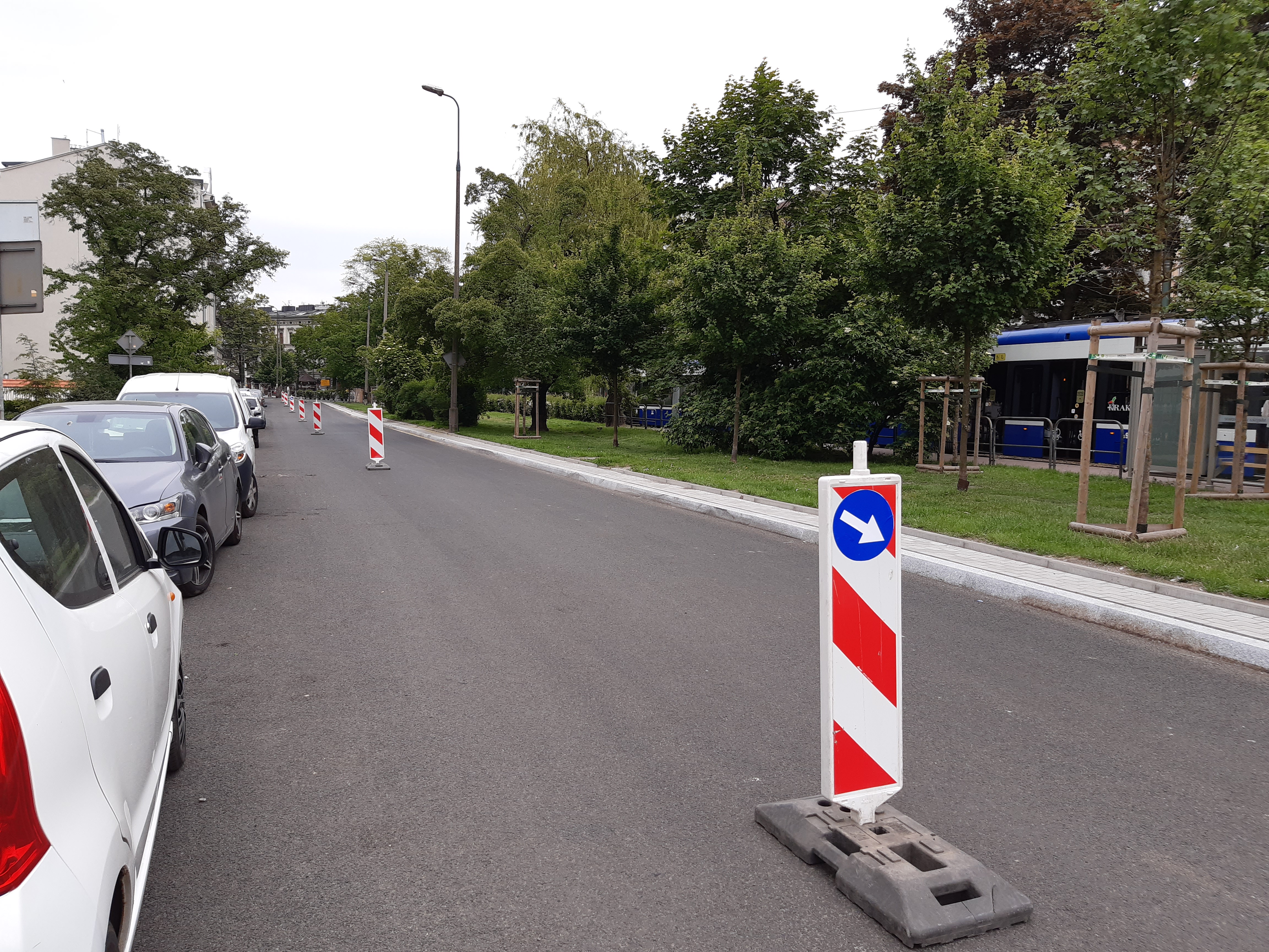 Tu zmieści się jeszcze jeden pas dla samochodów i dodatkowy pas dla rowerów