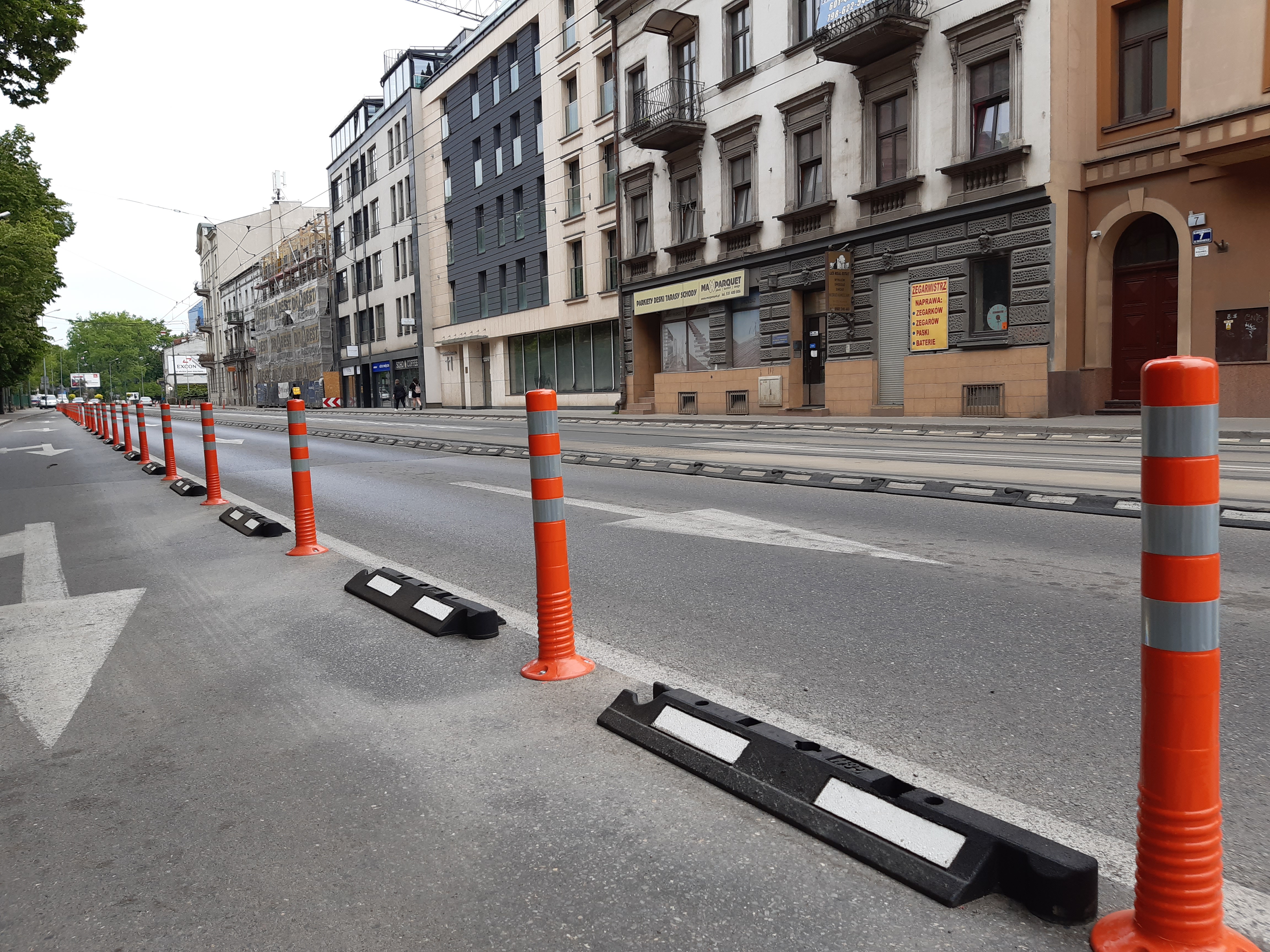 I jeszcze więcej słupków na Grzegórzeckiej