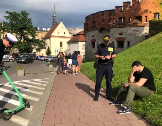 Hulajnogi pod lupą strażników miejskich i policjantów