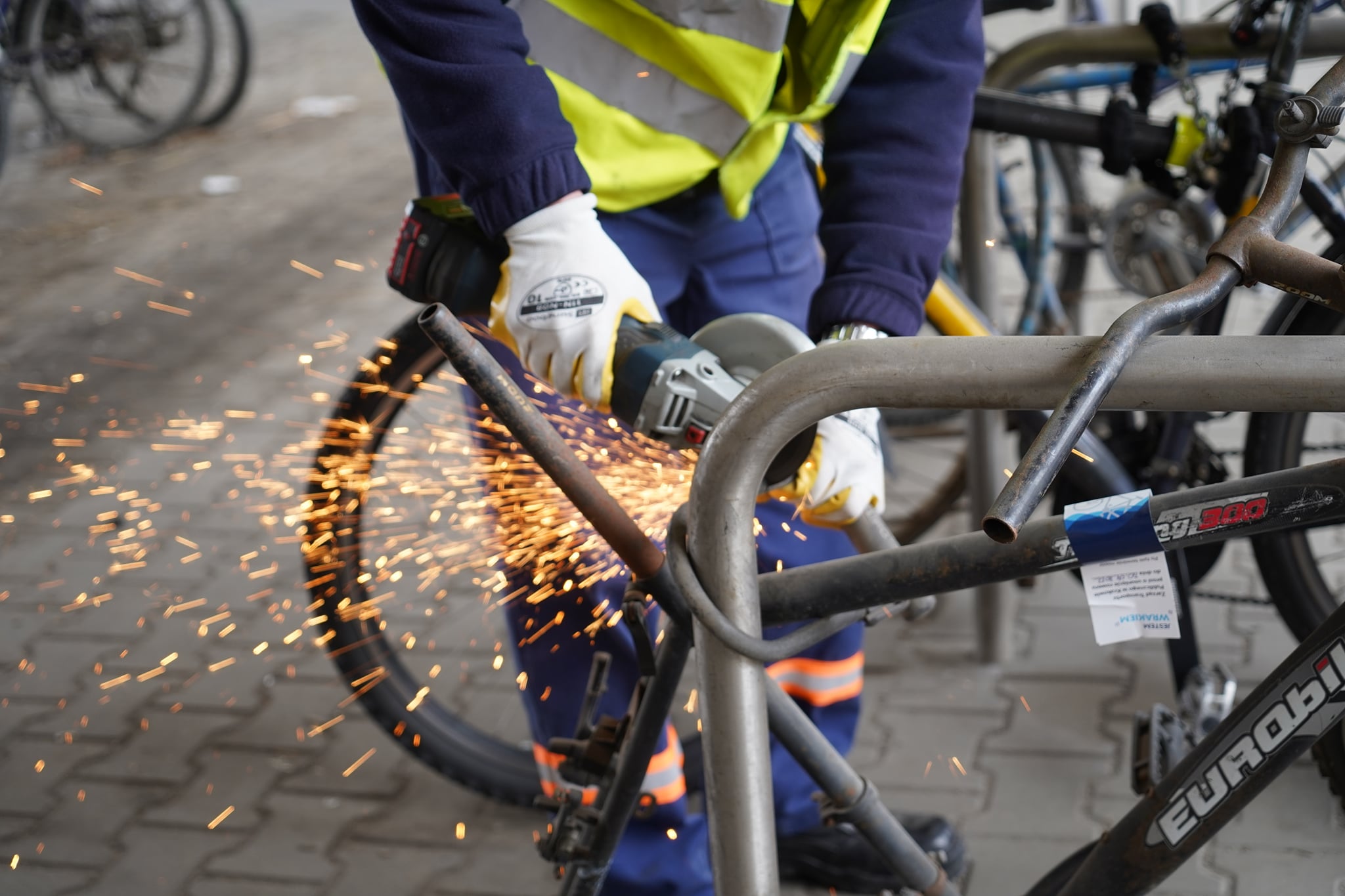 Rowerowe wraki znikają z ulic Krakowa