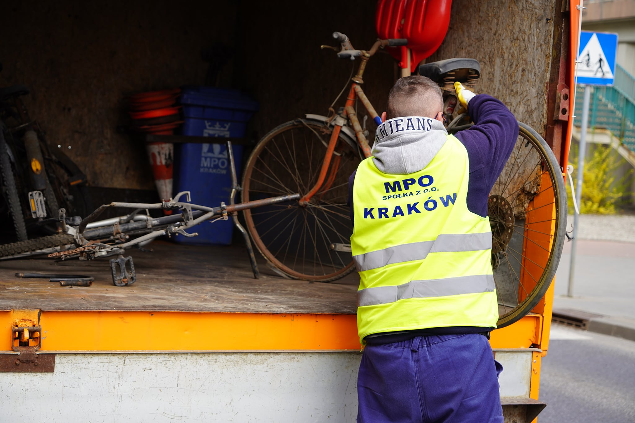 Rowerowe wraki znikają z ulic Krakowa
