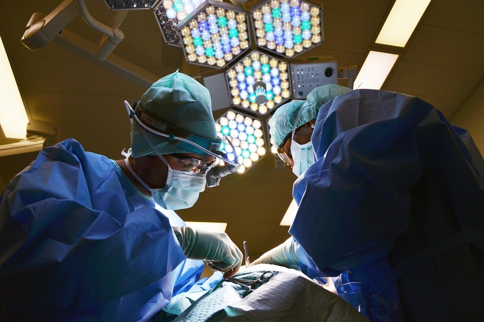 Niebywałe! Lekarze z Krakowa usunęli pacjentce… 15 kilogramowego guza