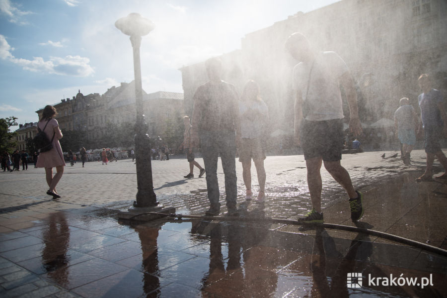 Sezon letni rozpoczęty! Kurtyny wodne znów schłodzą Krakowian