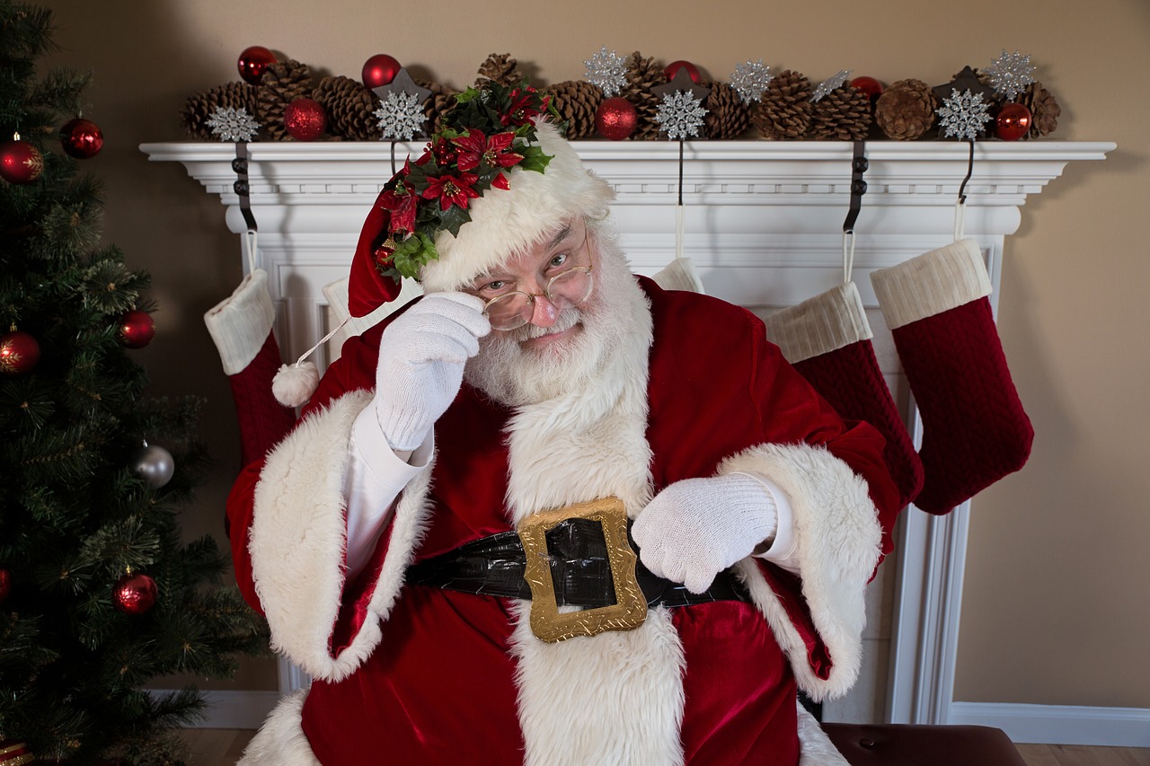 Święty Mikołaj nie mógł dotrzeć z prezentami… Pomogli policjanci!
