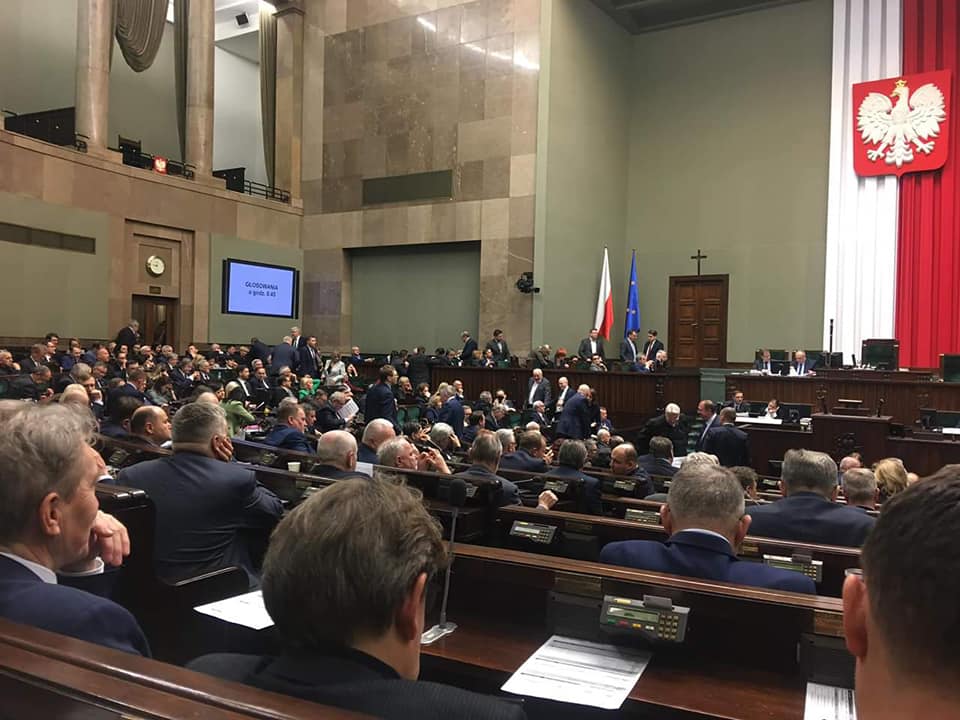Sejm potępia nielegalne referenda na Ukrainie. Poseł z Krakowa wstrzymał się od głosu