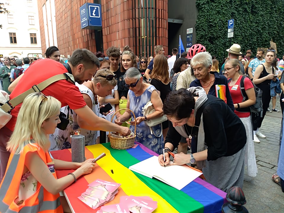 Jest apel o uchylenie małopolskiej deklaracji anty LGBT
