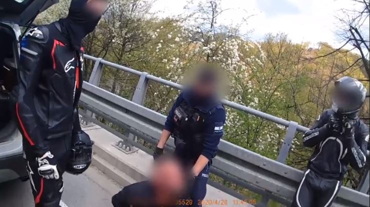 Stonoga atakuje małopolskich policjantów. Oferuje pieniądze za haki na temat rzecznika prasowego