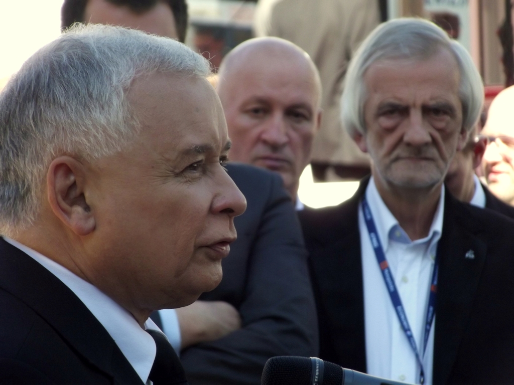 Prezes PiS i premier uciekają do Krakowa przed Marszem Niepodległości