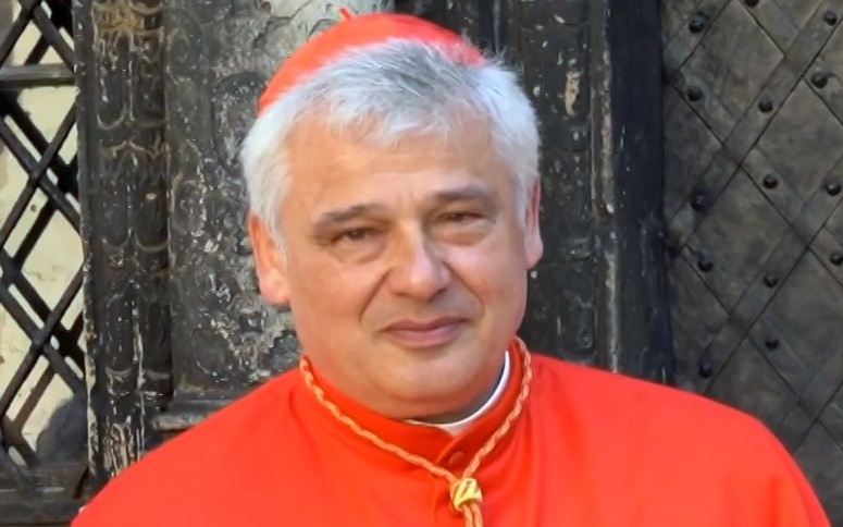 Kardynał z Watykanu spał w Krakowie z bezdomnymi