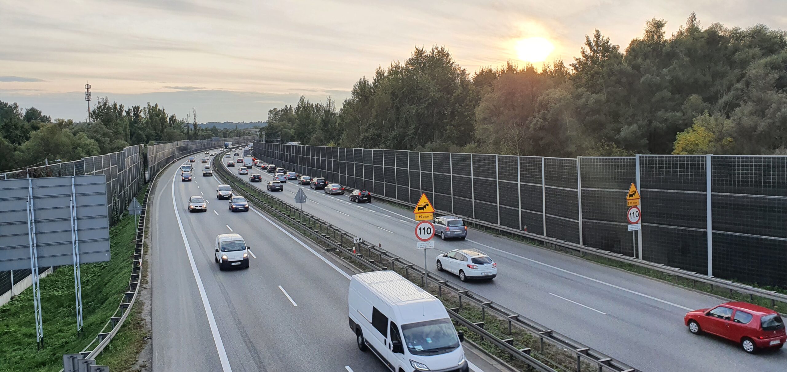 Ograniczenie prędkości na autostradowej obwodnicy Krakowa. Gdzie i dlaczego?