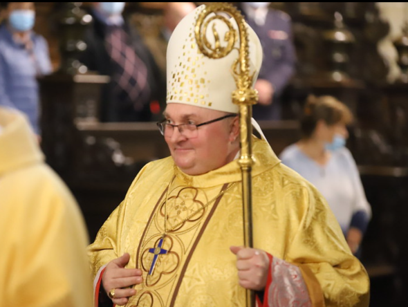 Krakowski biskup: „Świeckość to nóż powoli wbijany w plecy Polaków”
