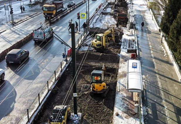 Zima nie wstrzymała przebudowy torowiska tramwajowego na Zakopiańskiej [zdjęcia]