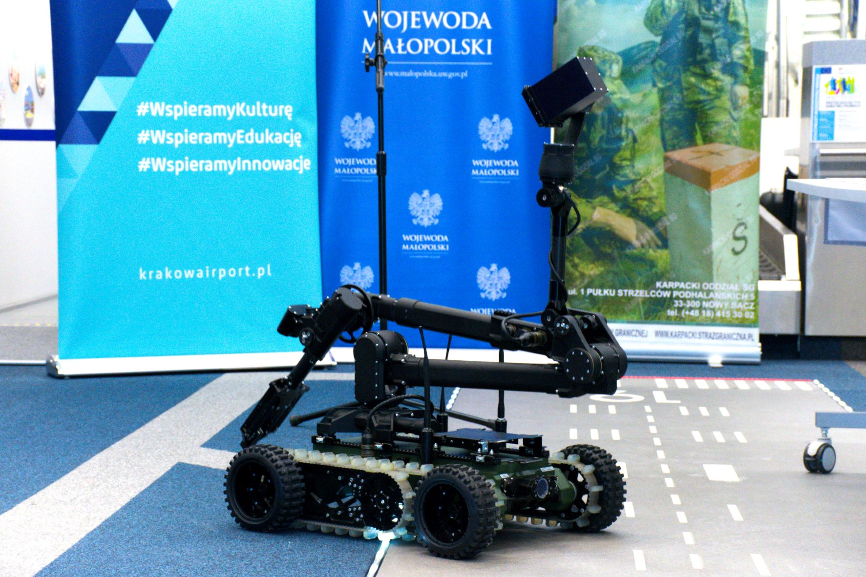 Robot pirotechniczny i auto elektryczne dla Straży Granicznej na lotnisku w Balicach