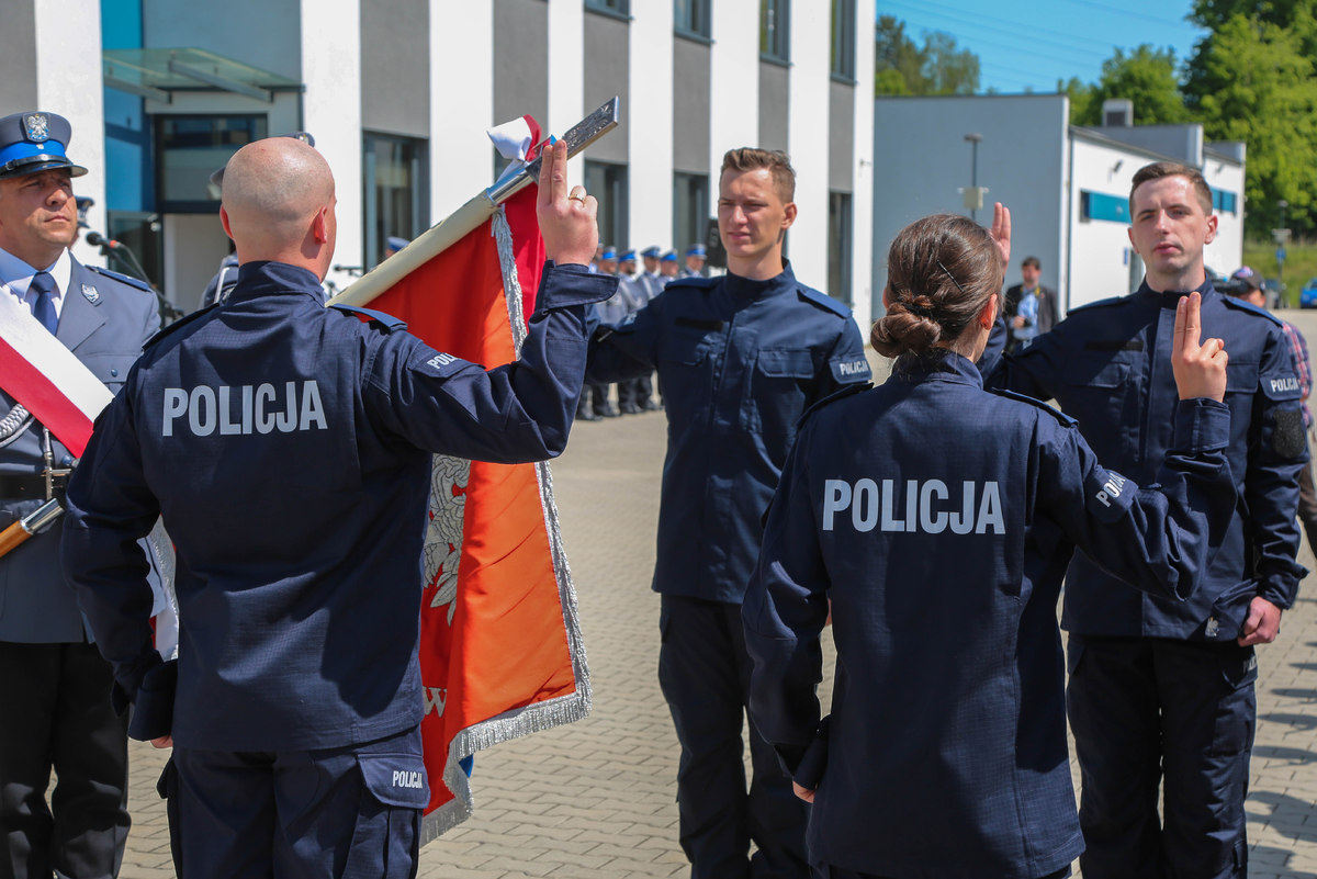 Małopolska ma 40 nowych policjantów. „Wasze życie zmieni się radykalnie”