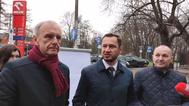 Parlamentarzyści PO: Daniel Obajtek wydrenował  z kieszeni każdej rodziny 700 złotych