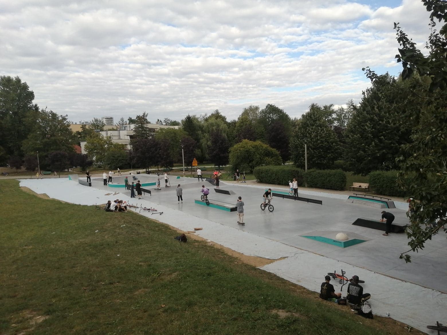 Nowy skatepark na 1,2 mln zl na os. Widok zniszczony. Kto jest za to odpowiedzialny?