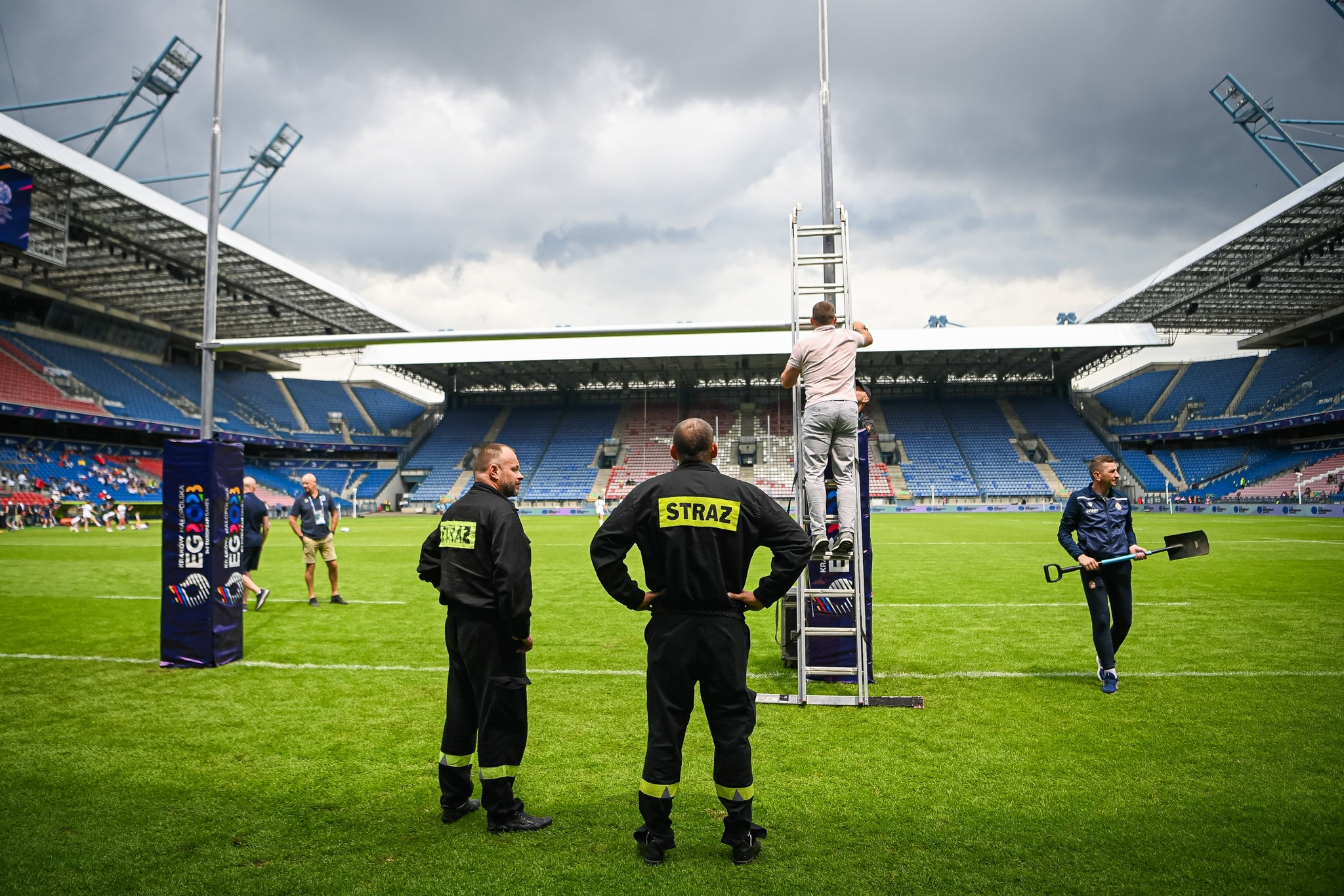 Igrzyska Europejskie. Strażacy musieli naprawić bramke do rugby