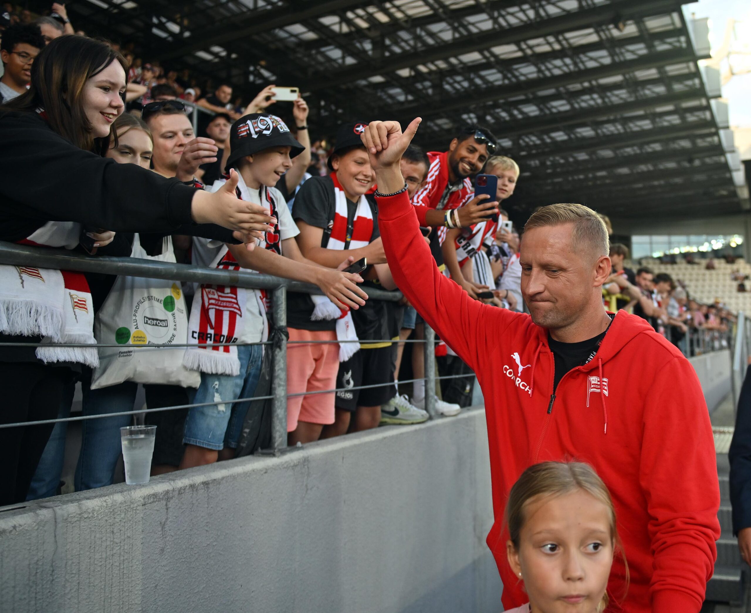 Cracovia zremisowała, Kamil Glik przywitał się z kibicami. Zobacz zdjęcia!