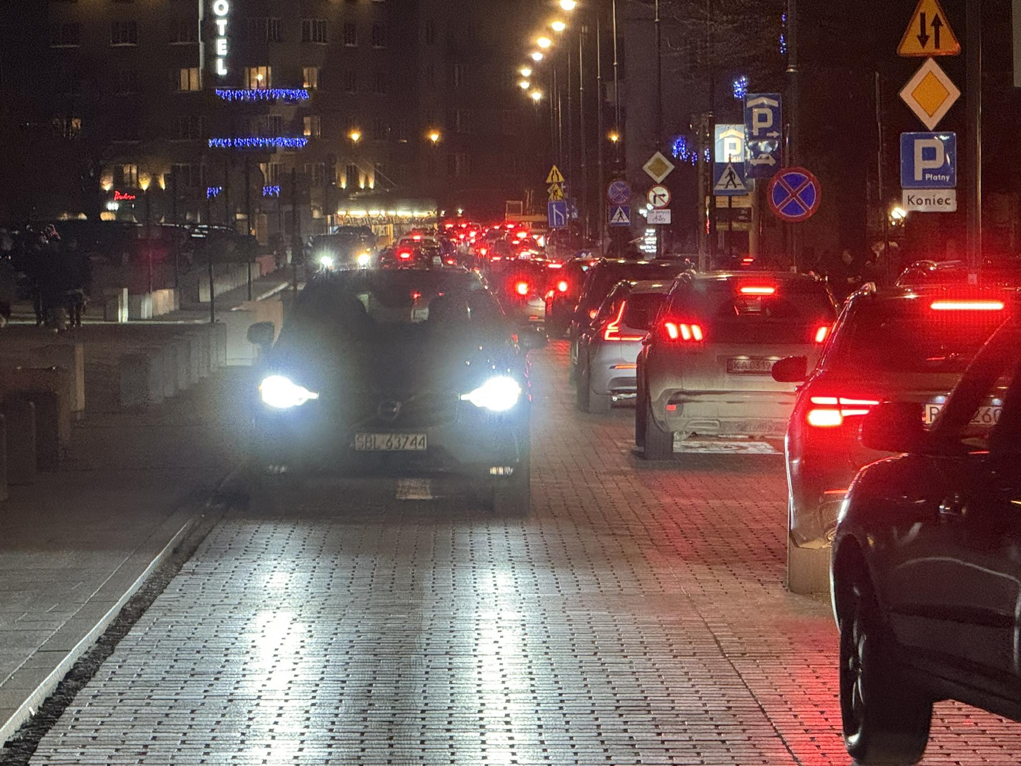 Gigantyczne korki pod samym Wawelem. Kierowcy stoją i przeklinają