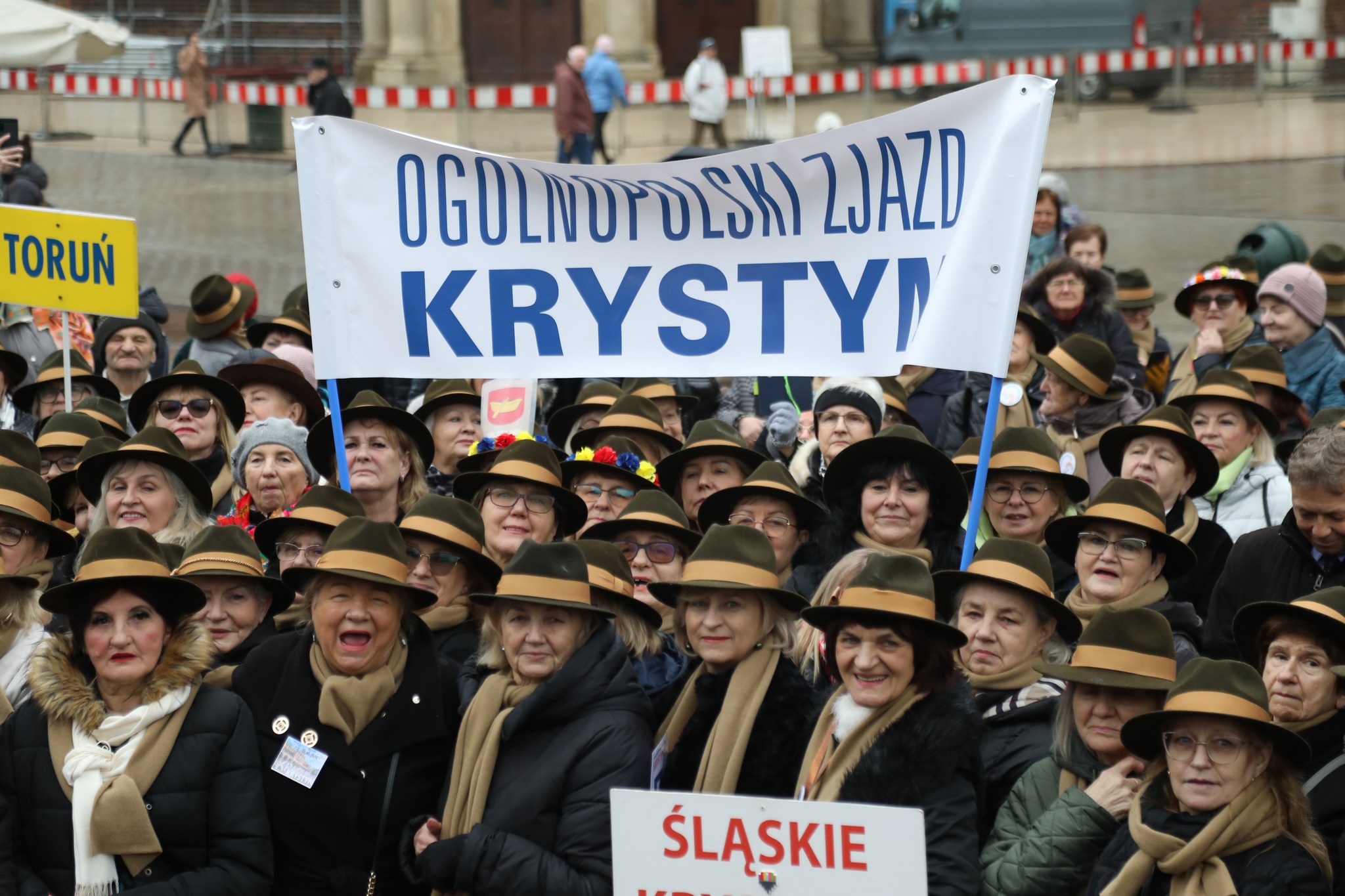 Kraków wita Krystyny. Imieninowy przemarsz w zielonych kapeluszach(ZDJĘCIA)