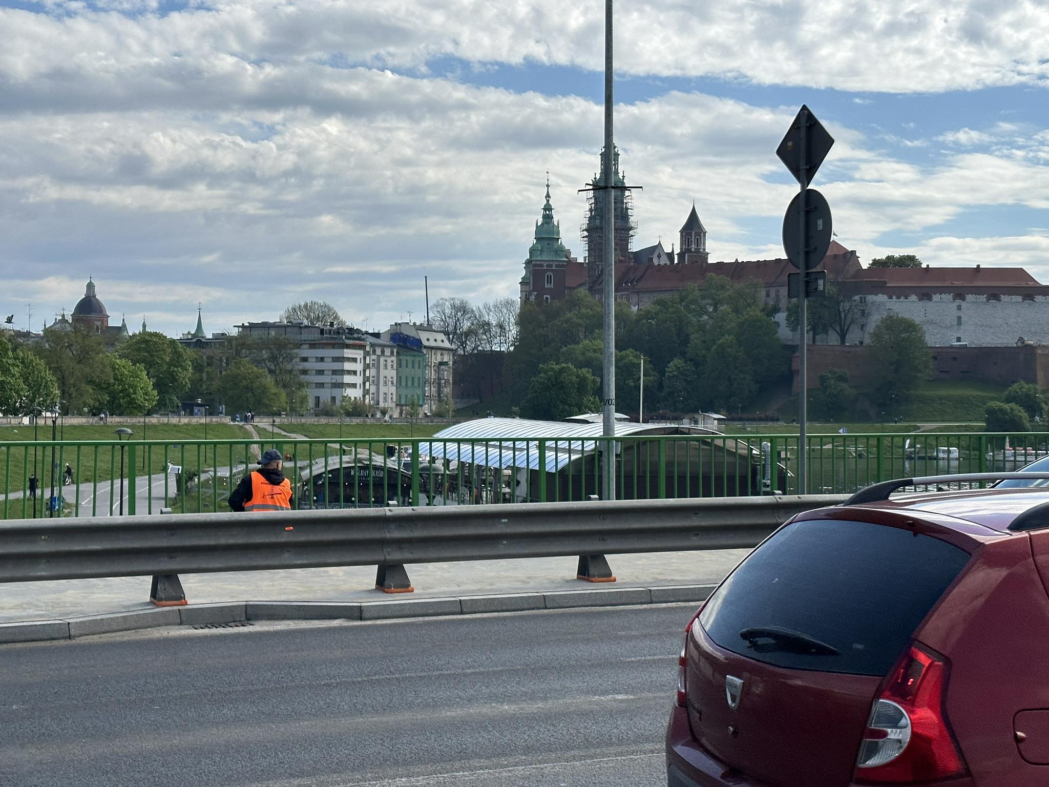 Na wyremontowanym moście Dębnickim realizowane są prace naprawcze. Dlaczego? (ZDJĘCIA)