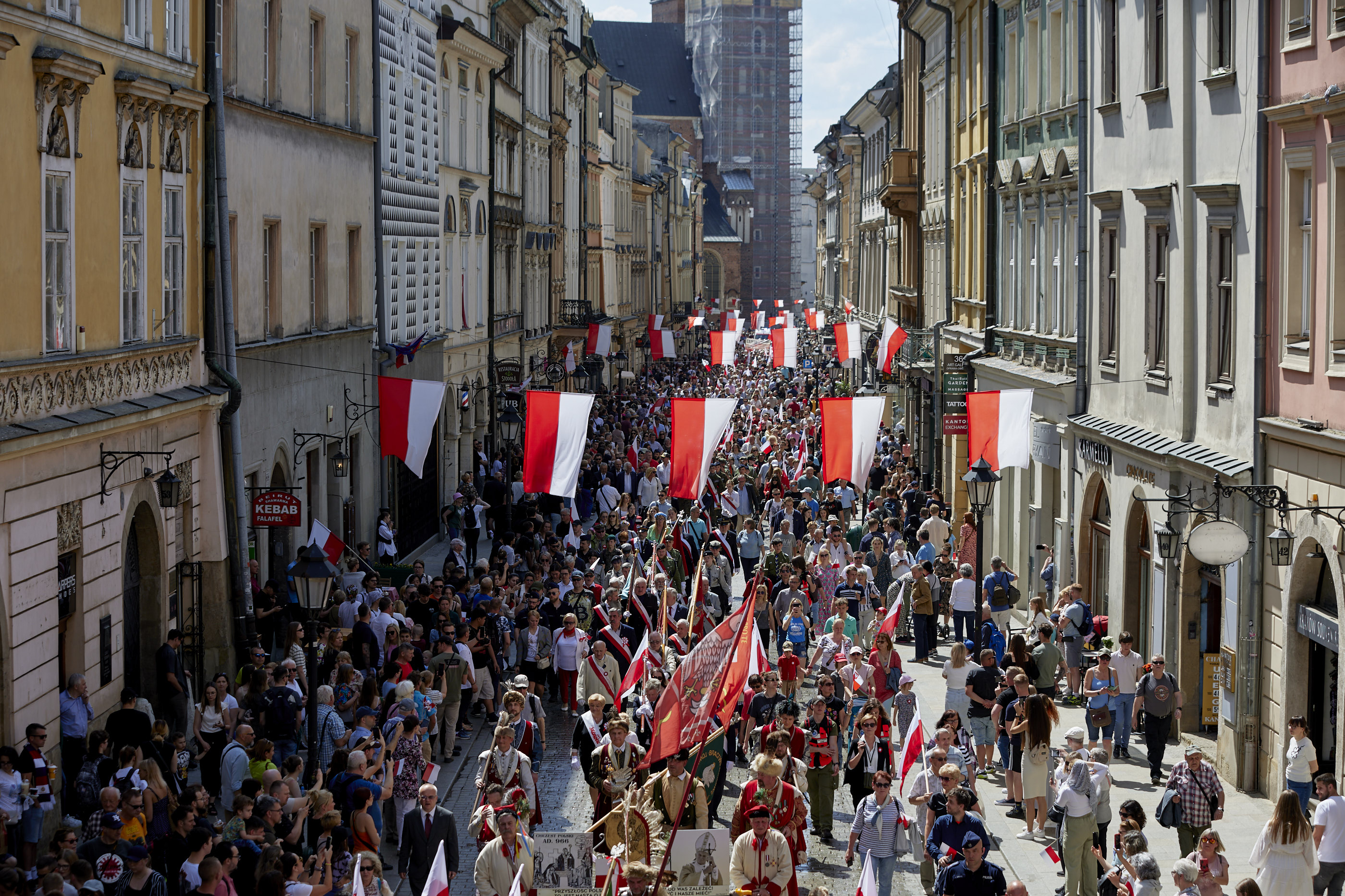 Patriotyczny pochód przeszedł ulicami Krakowa. Świętujemy rocznicę uchwalenia Konstytucji 3 maja (ZDJĘCIA)