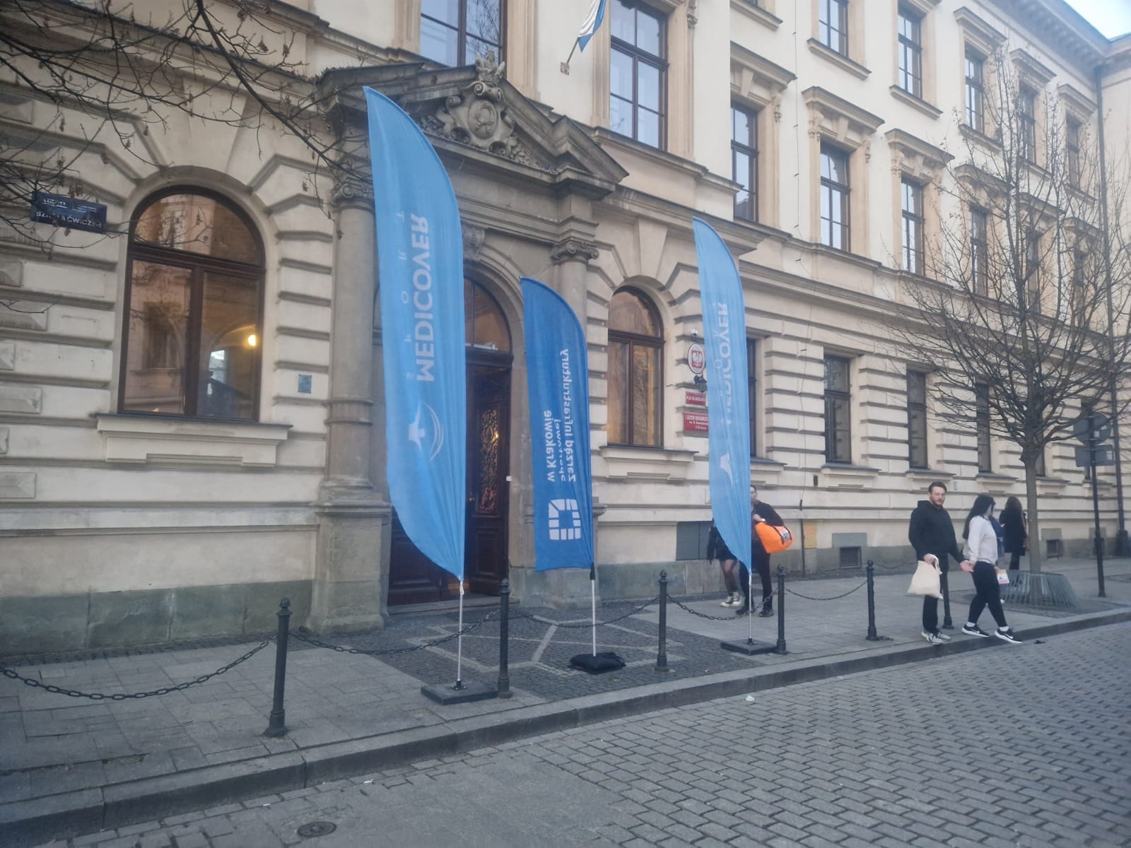 Odebraliśmy pakiet startowy 2. Krakowskiego Biegu Kobiet: sportowe gadżety, kosmetyki i… makaron