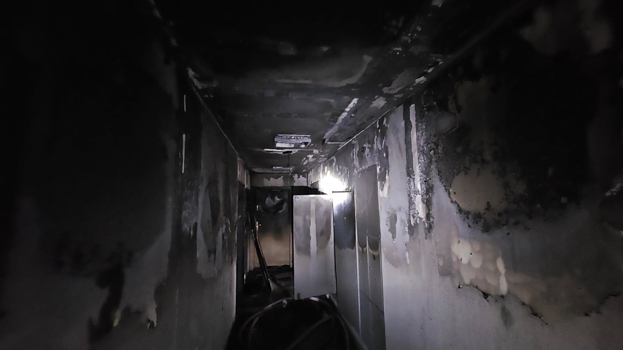 Pożar mieszkania przy ul. Reduta. Dwie osoby poszkodowane (ZDJĘCIA)