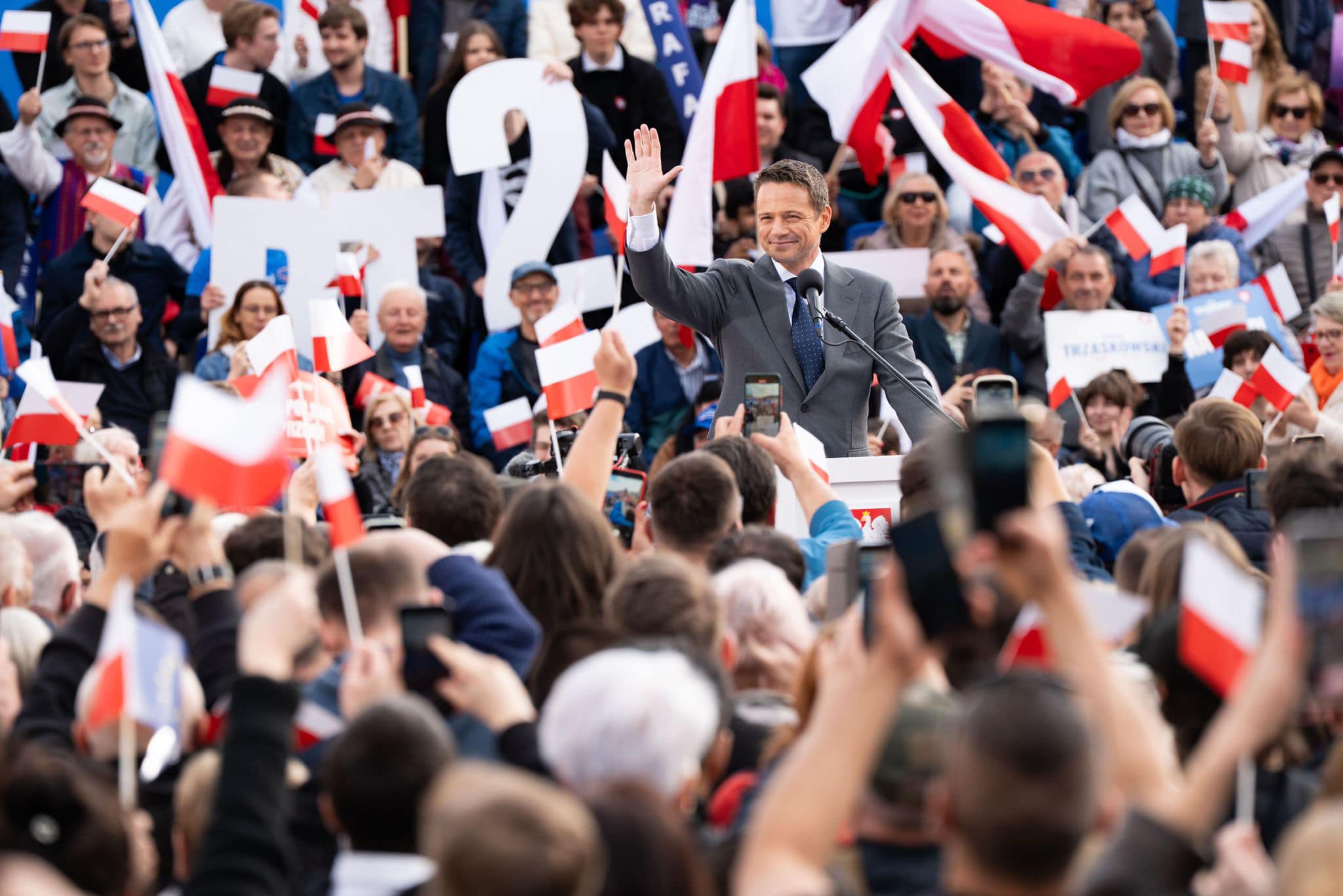"Half of Krakow went out into the fields today".. Trzaskowski on the Main Square (PHOTOS)
