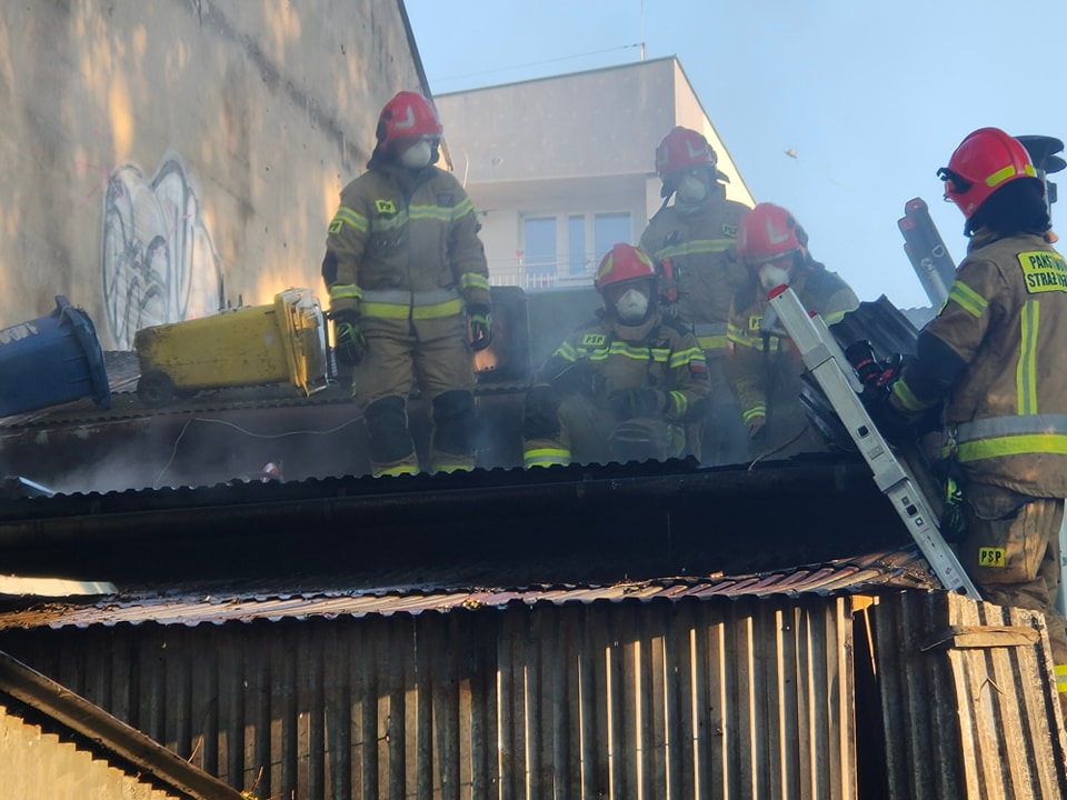 Dym nad centrum Krakowa. Wyjaśniła się sprawa porannego zadymienia w rejonie Salwatora (ZDJĘCIA)