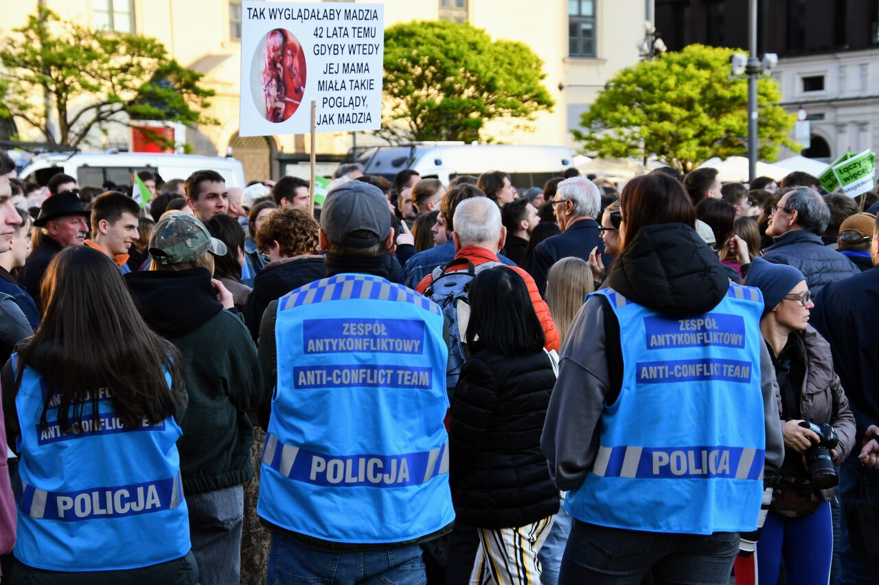Left candidate in Kraków: "Mentzen is simply a sadist, Nawrocki drives people into homelessness" (PHOTOS)