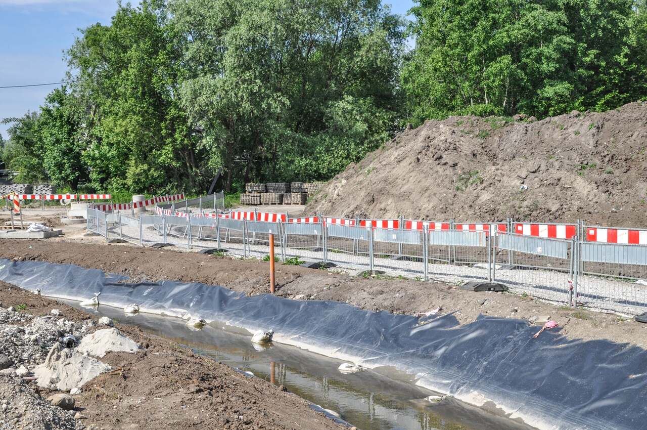 Ulica Stelmachów. 800 betonowych kolumn pod rondo (ZDJĘCIA)