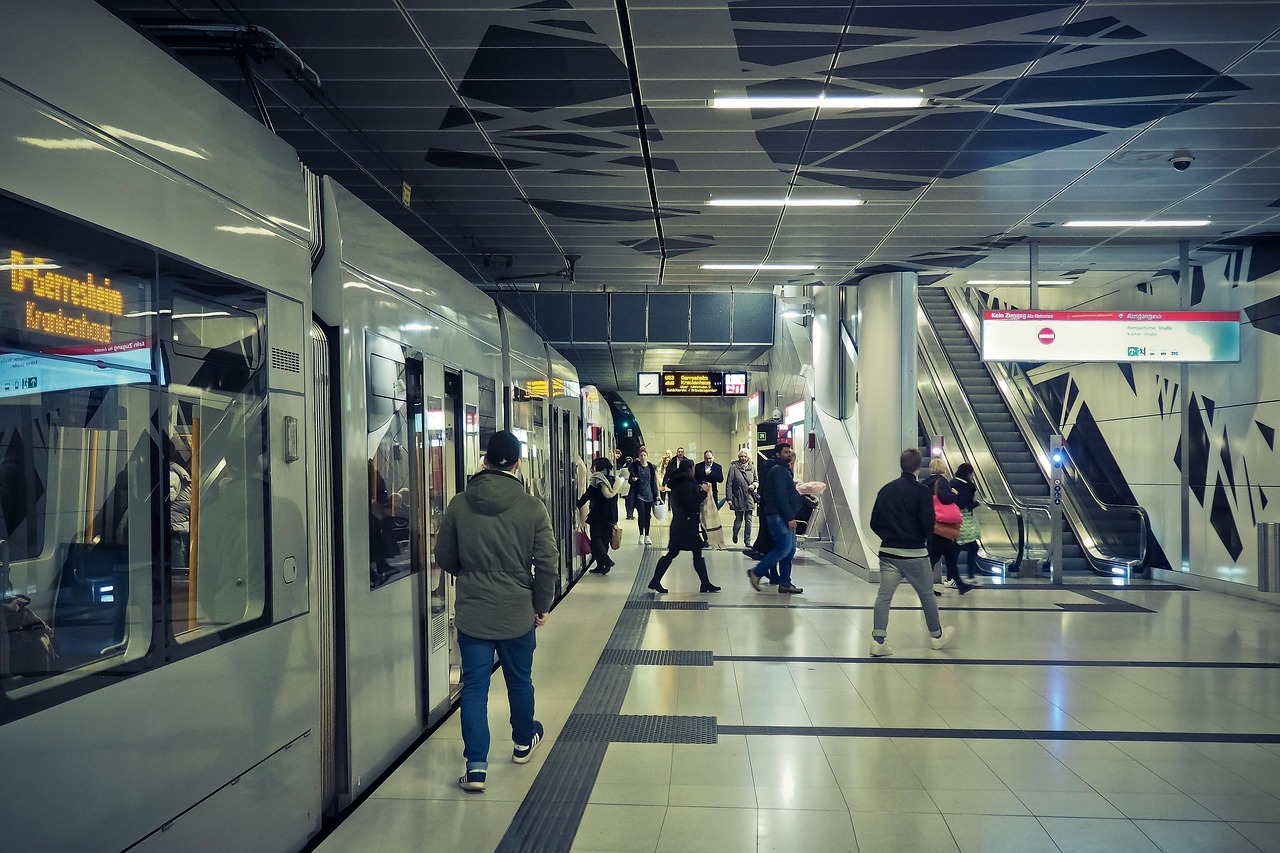 subway-3857635_1280