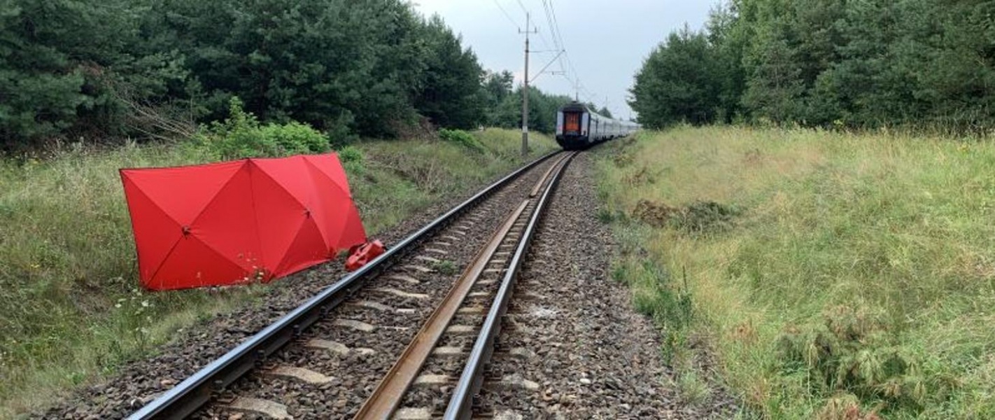 200 osób ewakuowanych z pociągu. Śmiertelny wypadek na torach