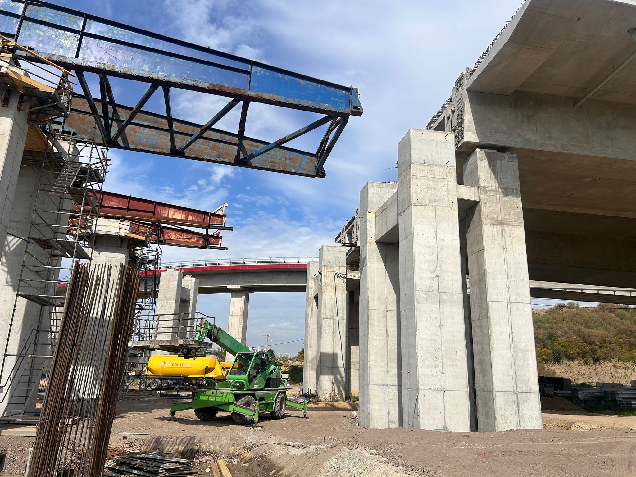 Estakada S7 w Mistrzejowicach prawie gotowa. Ostatnie metry do połączenia konstrukcji (ZDJĘCIA)