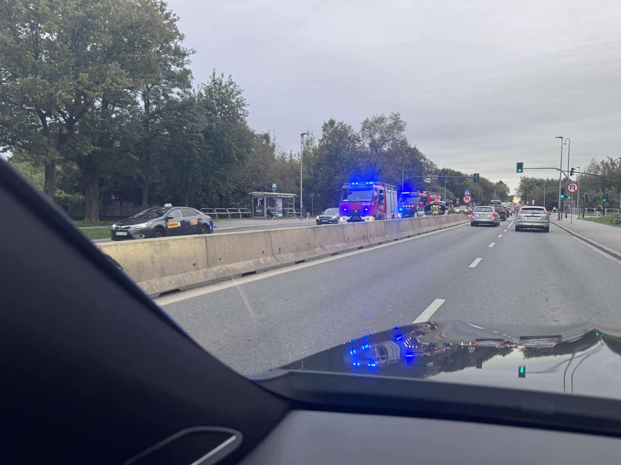 Wypadek na Nowohuckiej. Duże utrudnienia i korki (ZDJĘCIA)