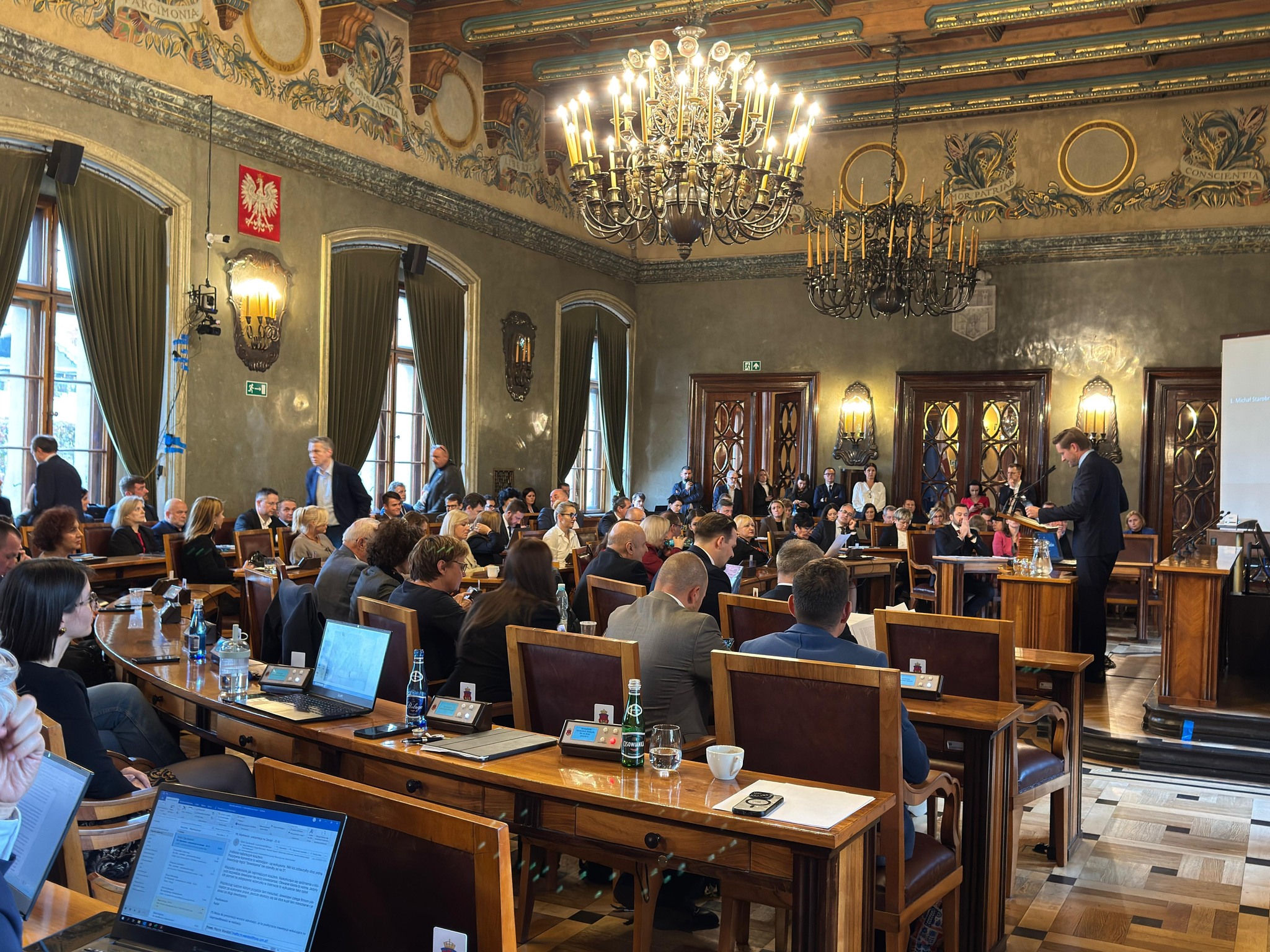 39. sesja Rady Miasta Krakowa. Radni decydują o budżecie, podatkach i ruchu na Starowiślnej