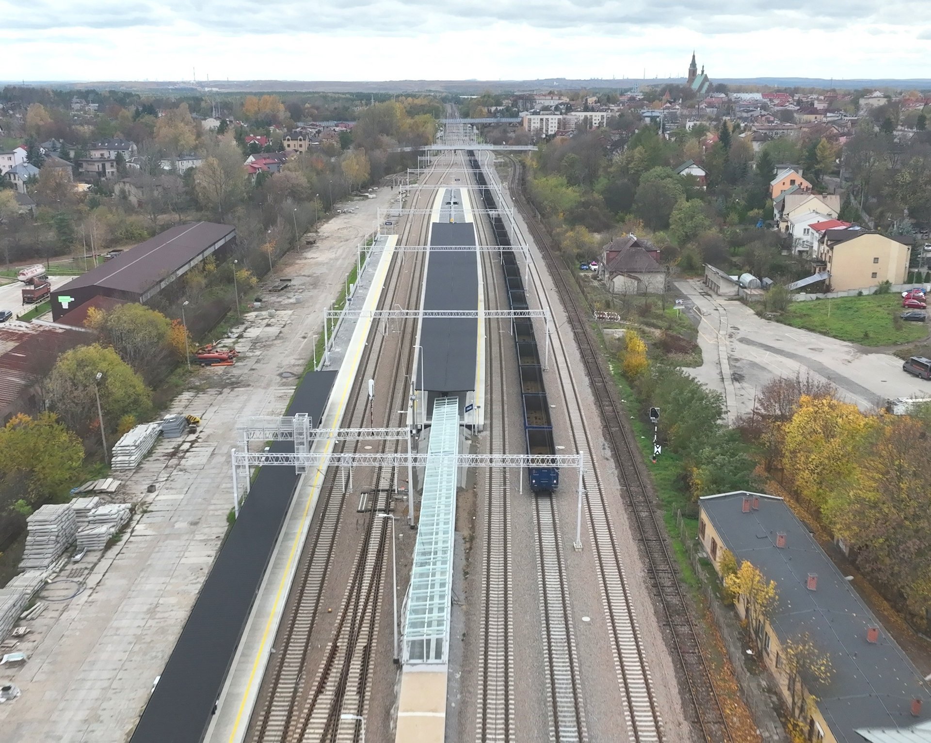 Kolejarze wyremontowali stację w Olkuszu. Nowe perony, windy i przejście podziemne już dostępne (ZDJĘCIA)
