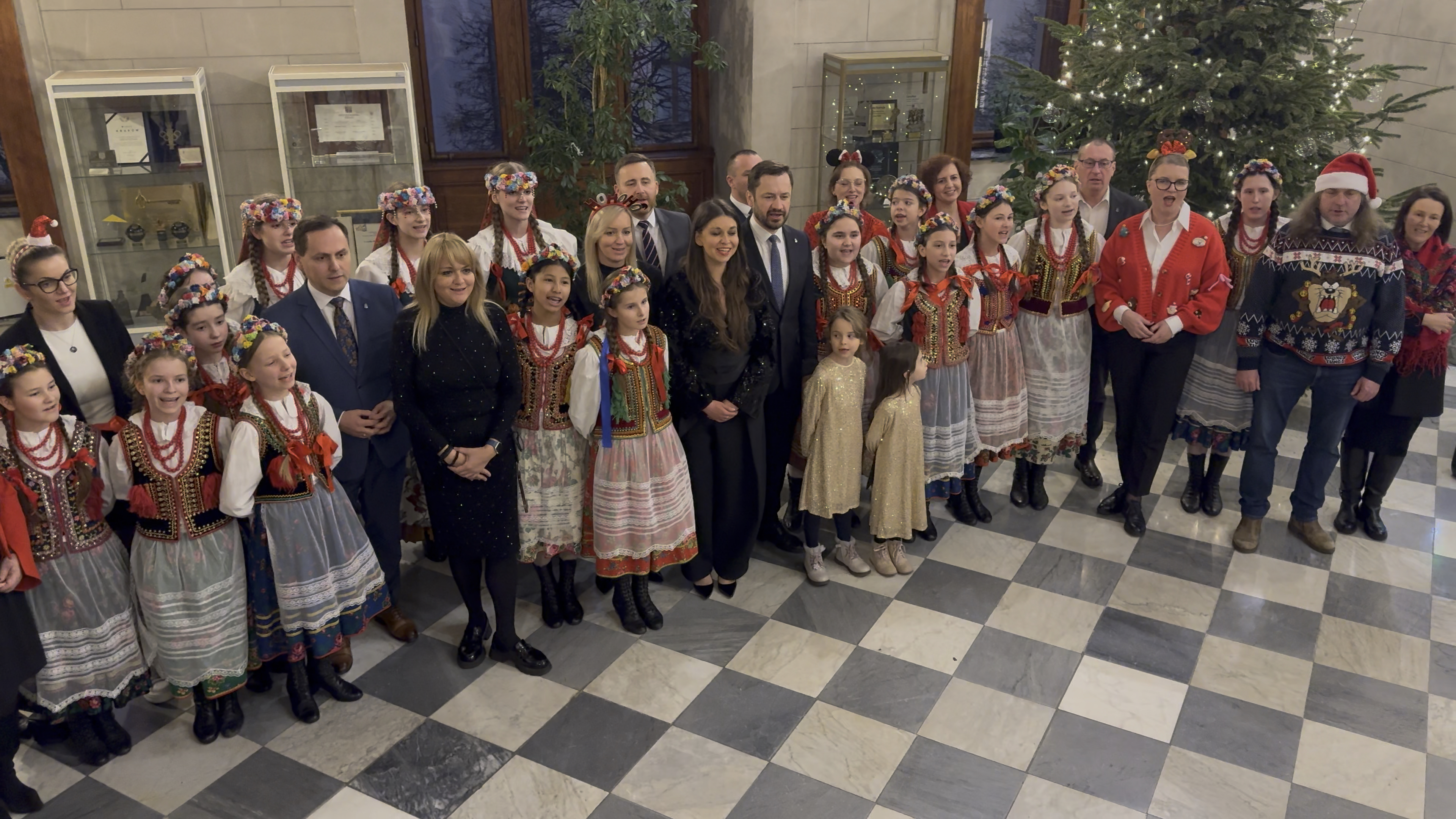 Kolędowanie niesie pomoc i radość