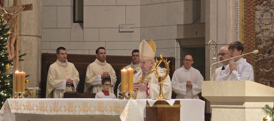 Pasterki w Krakowie: kard. Ryś na Wawelu, kard. Dziwisz w Sanktuarium św. Jana Pawła II, abp senior Jędraszewski u św. Floriana