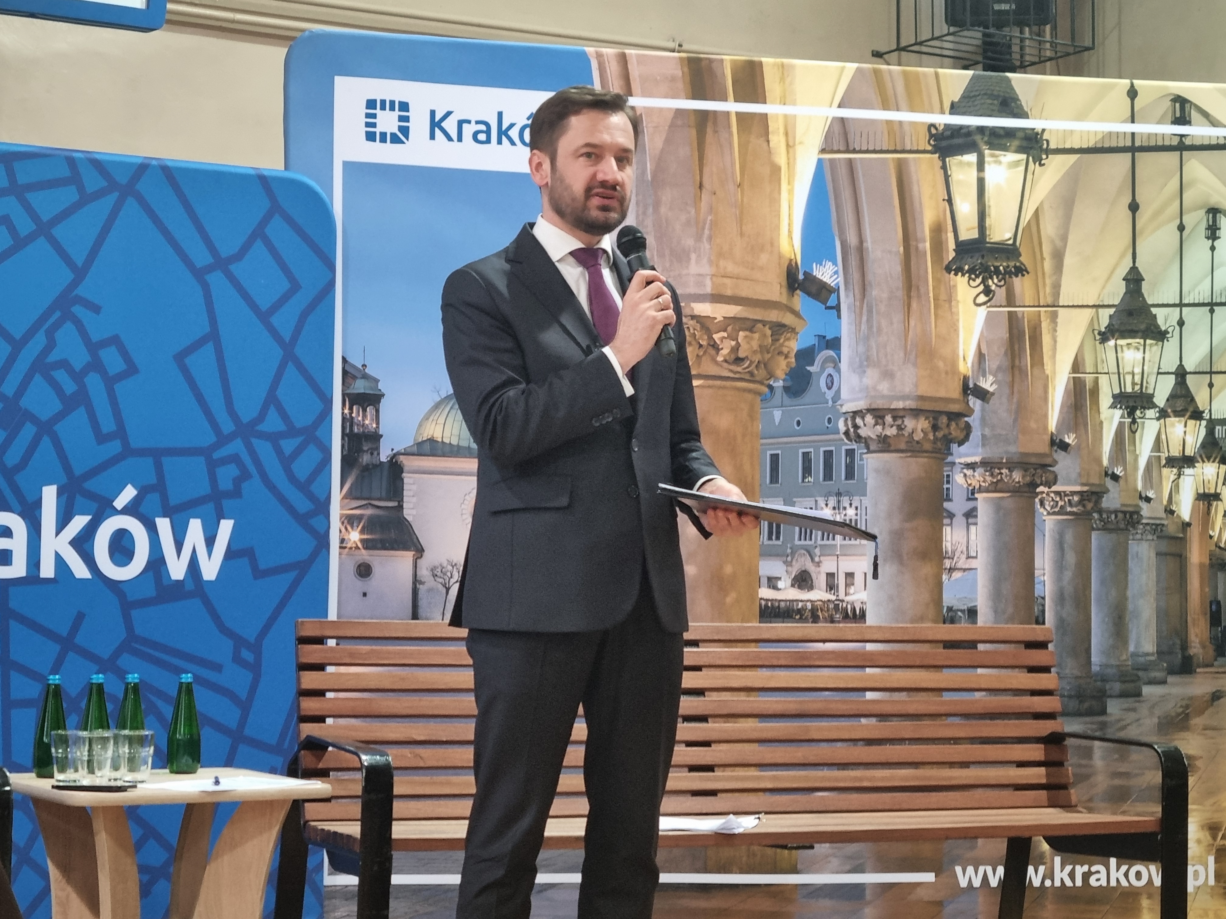 Ławka Dialogu w Bieńczycach – drogi, komunikacja i spór o Librusa na spotkaniu z prezydentem [ZDJĘCIA]