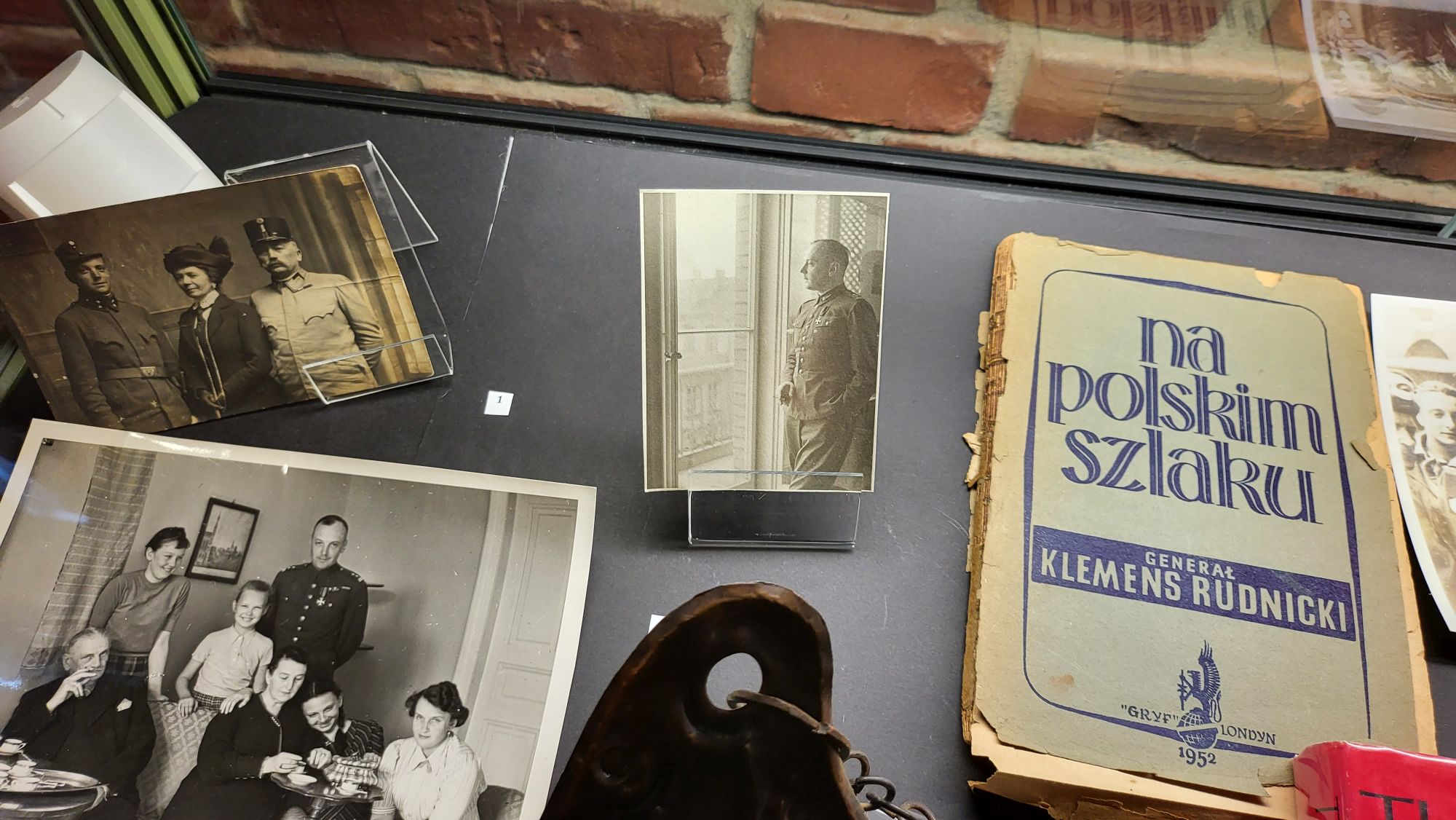 Nowa wystawa w Muzeum Armii Krajowej. Ponad sto osób na otwarciu [ZDJĘCIA]