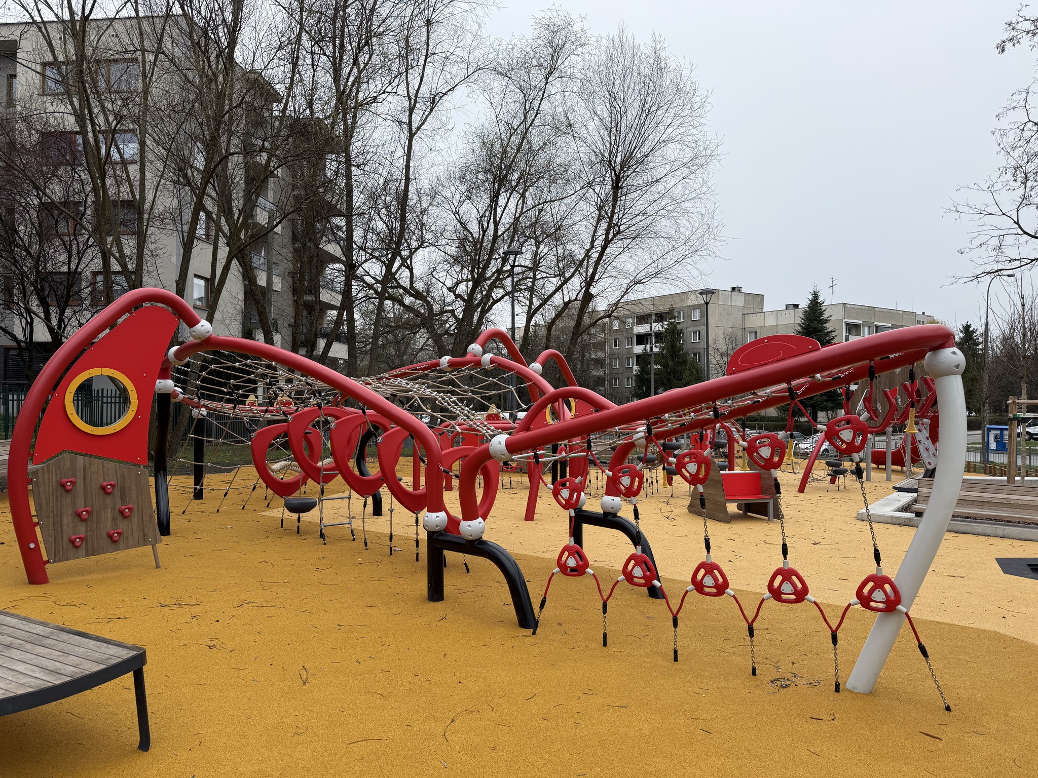 Smoczy Skwer na Zachodniej w Krakowie otwarty po modernizacji. „Z niecierpliwością wypatrujemy cieplejszych dni”