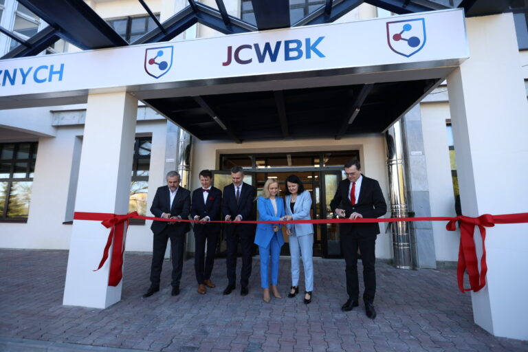 Otwarto nową siedzibę Jagiellońskiego Centrum Wsparcia Badań Klinicznych. „To istotny krok dla opieki nad dziećmi” [ZDJĘCIA]