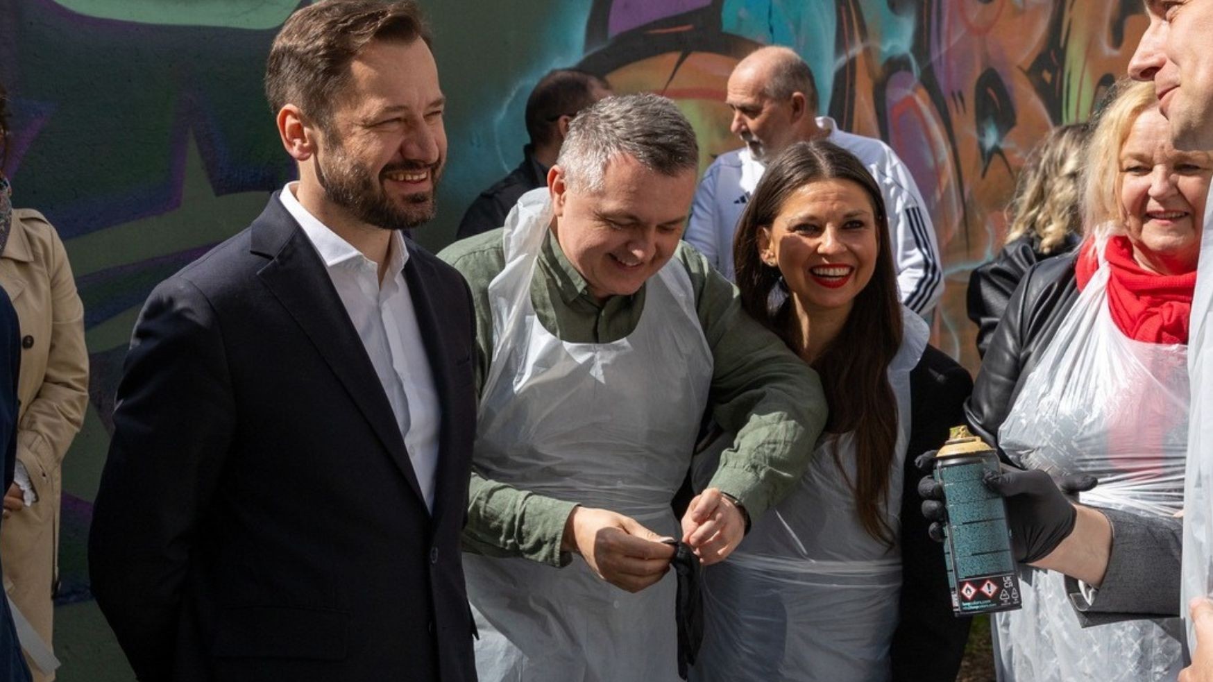 Wielkie zmywanie grafiti w Krakowie. W akcji udział wziął prezydent Aleksander Miszalski