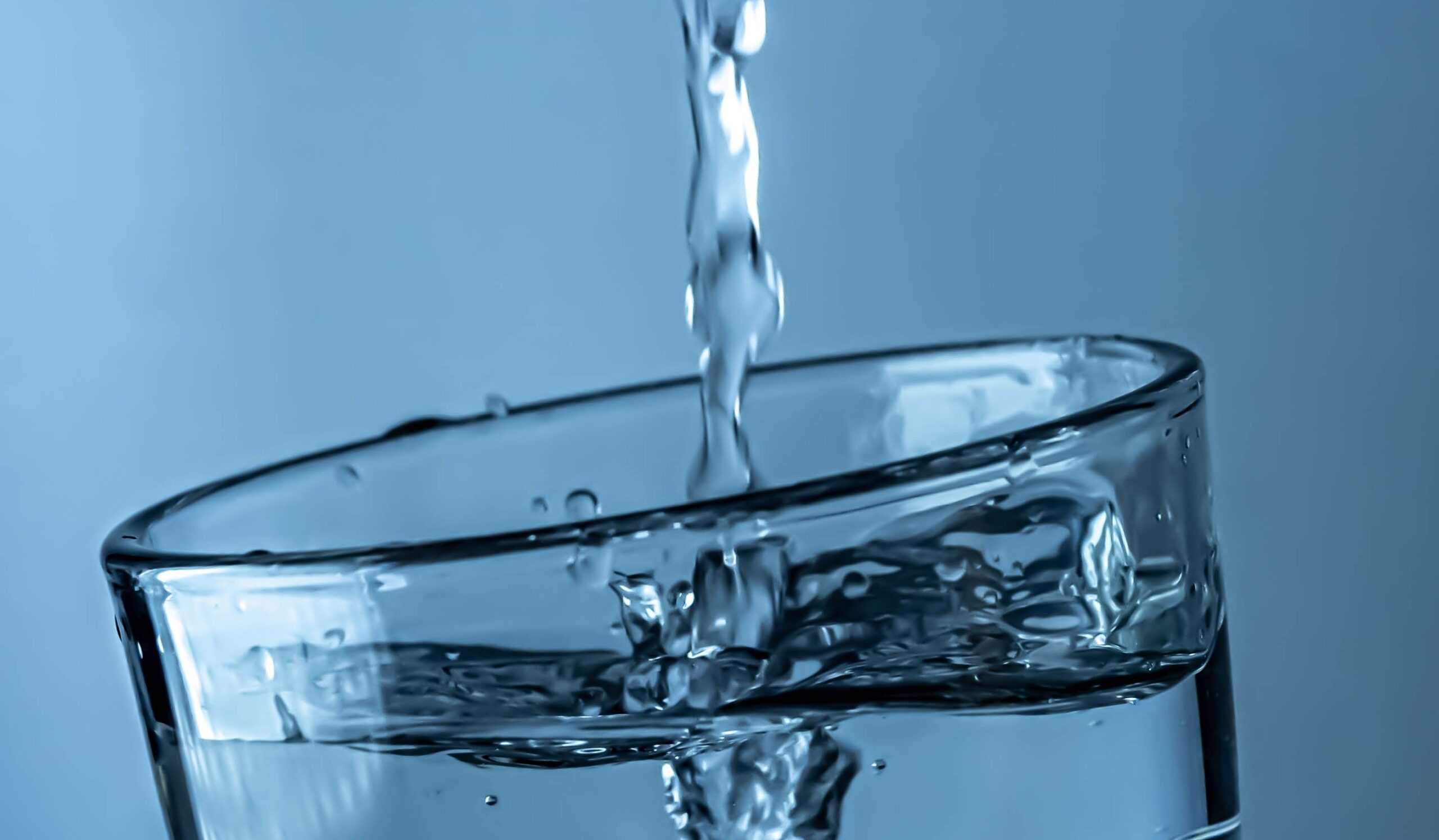 Dzień Ziemi 2026: „Zainwestuj w naszą planetę” oszczędzając wodę. Błękitne złoto. Zasób, o który w Krakowie, każdego dnia troszczą się miejskie wodociągi