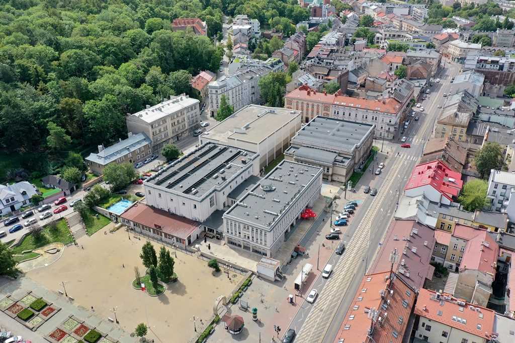 Basen KS Korona czeka kompleksowa przebudowa [wizualizacje]