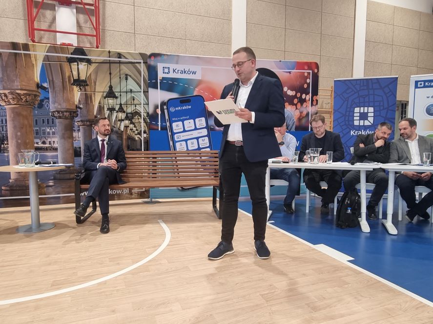 Ławka Dialogu na os. Podwawelskim. Głównym tematem – Zintegrowany Plan Inwestycyjny „Rejon ulicy Barskiej”